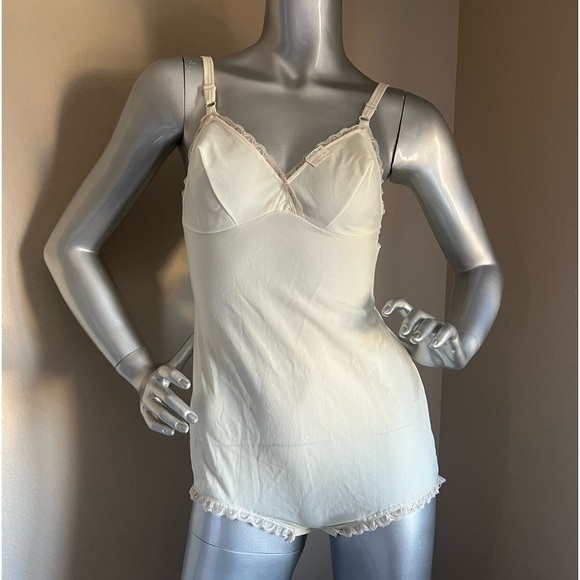 Van Raalte pristine vintage teddy in cream - Picture 3 of 11